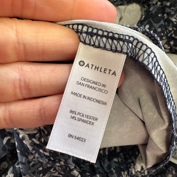 Athleta Women's Printed Baja Shorts - Picture 7 of 7